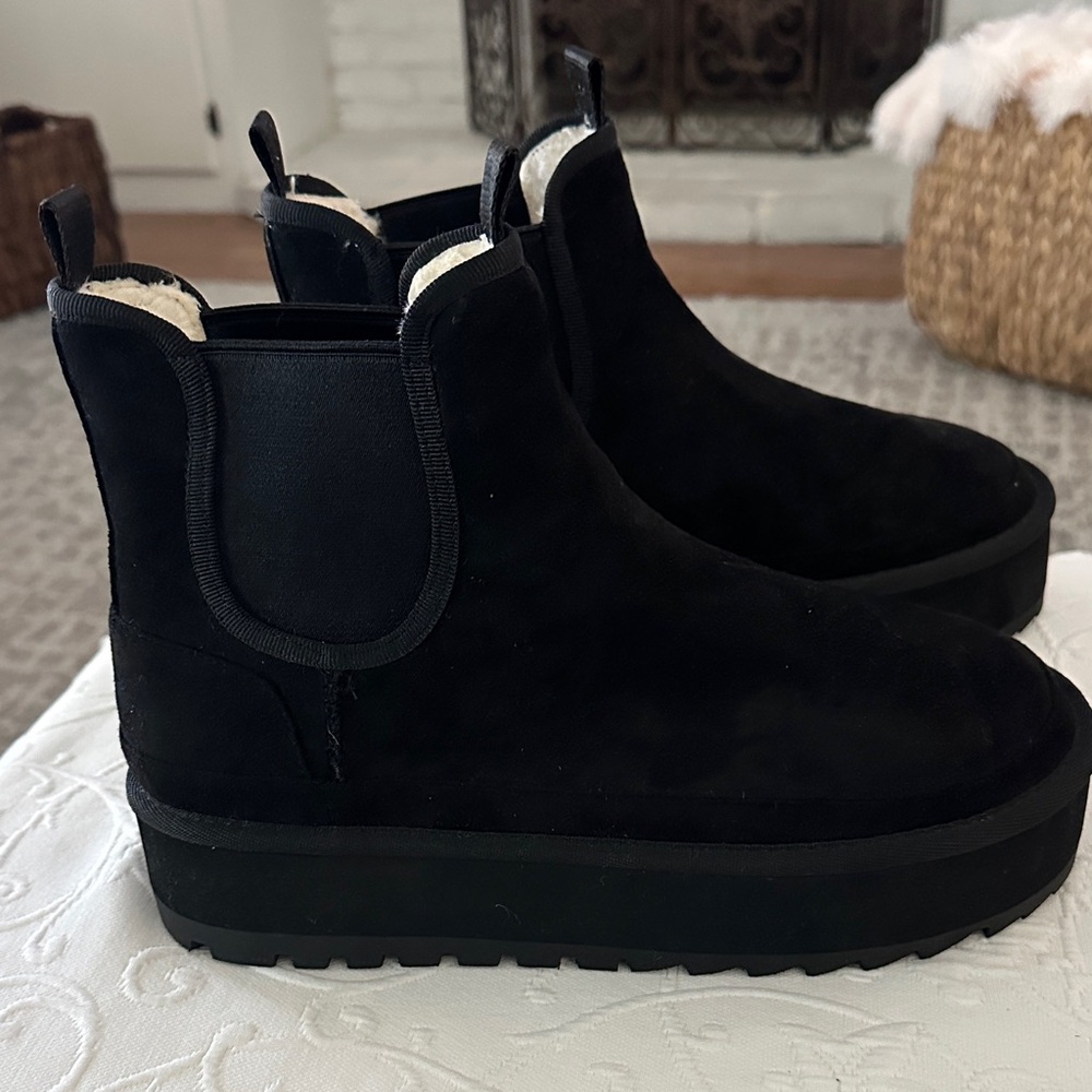 Bacia Platform Boots for Women with Fur Interior Suede Winter Boots NWOT